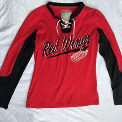 Newbury Collection! NHL Red Wings Women’s Long Sleeve Black & Red Shirt
