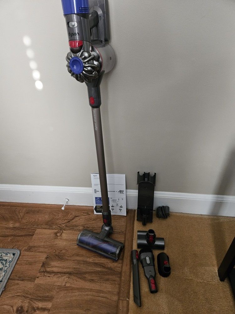 DYSON CORDLESS VACUUM
