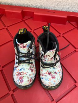 Dr. Martens kids shoe size 5