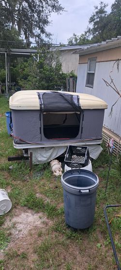 Rooftop tent like new