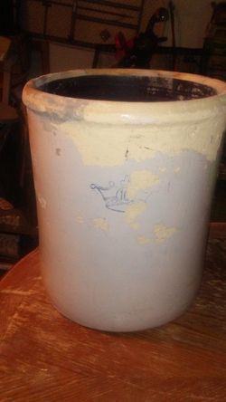 10 Gal Stone pot collectible with Crown