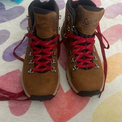 Danner Hiking Boots Women’s 10.5