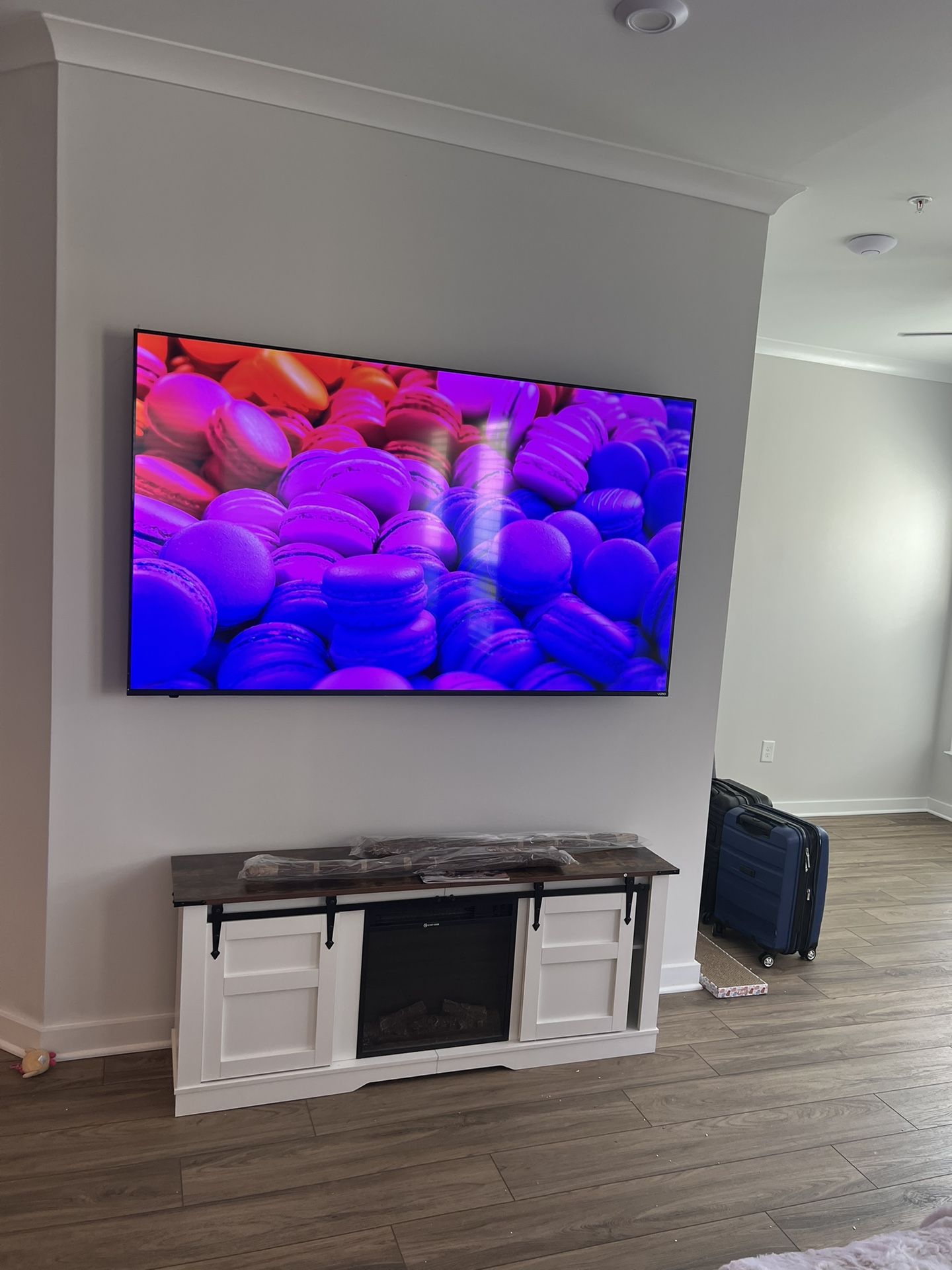 TV MOUNT