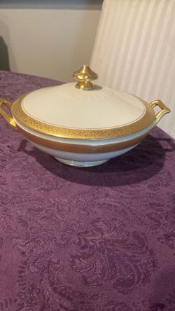 Serving dish with lid