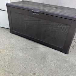 Rubbermaid Storage  55 X26x28