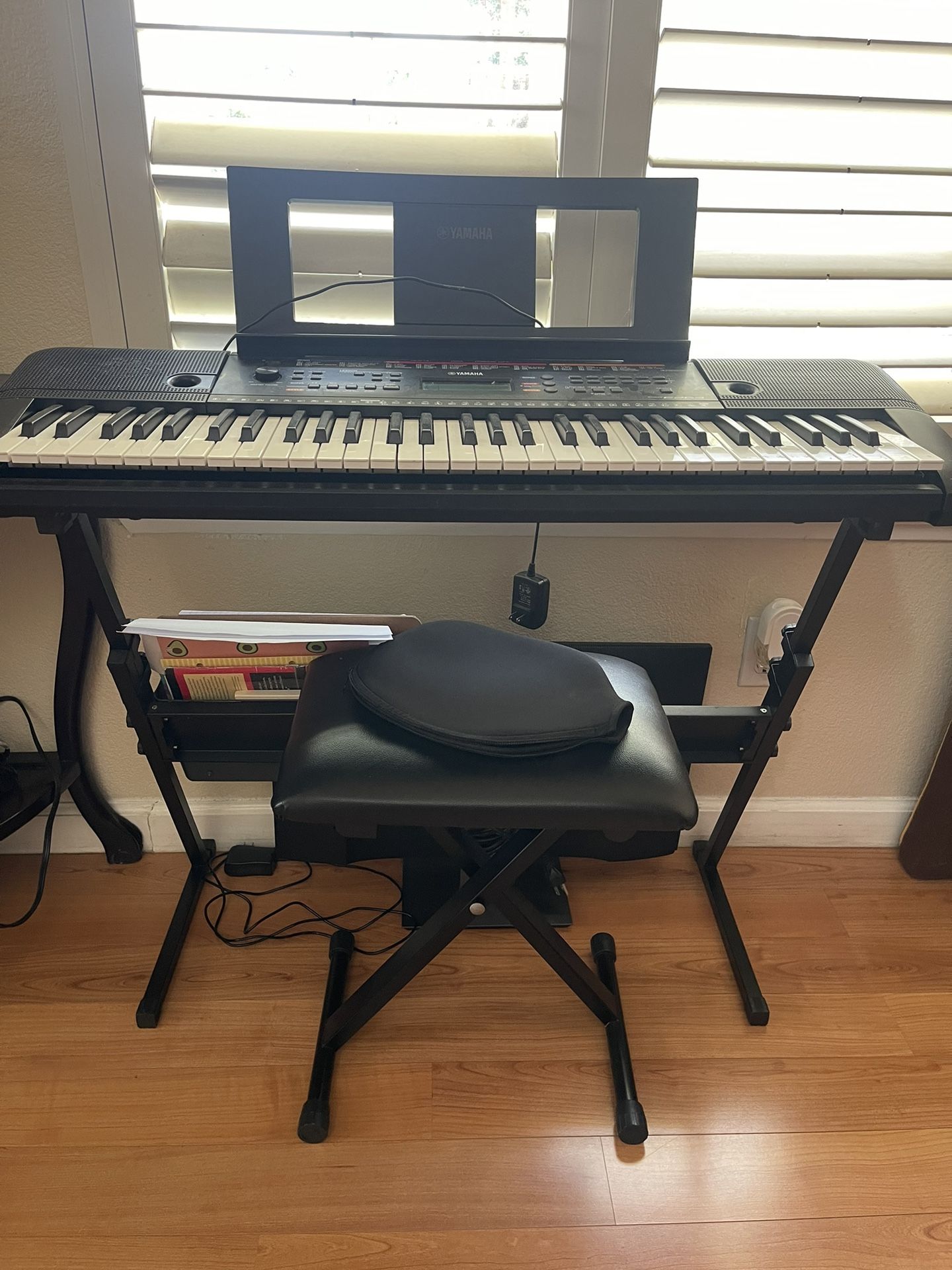 YAMAHA PSR-E263 Keyboard + Stand and Stool