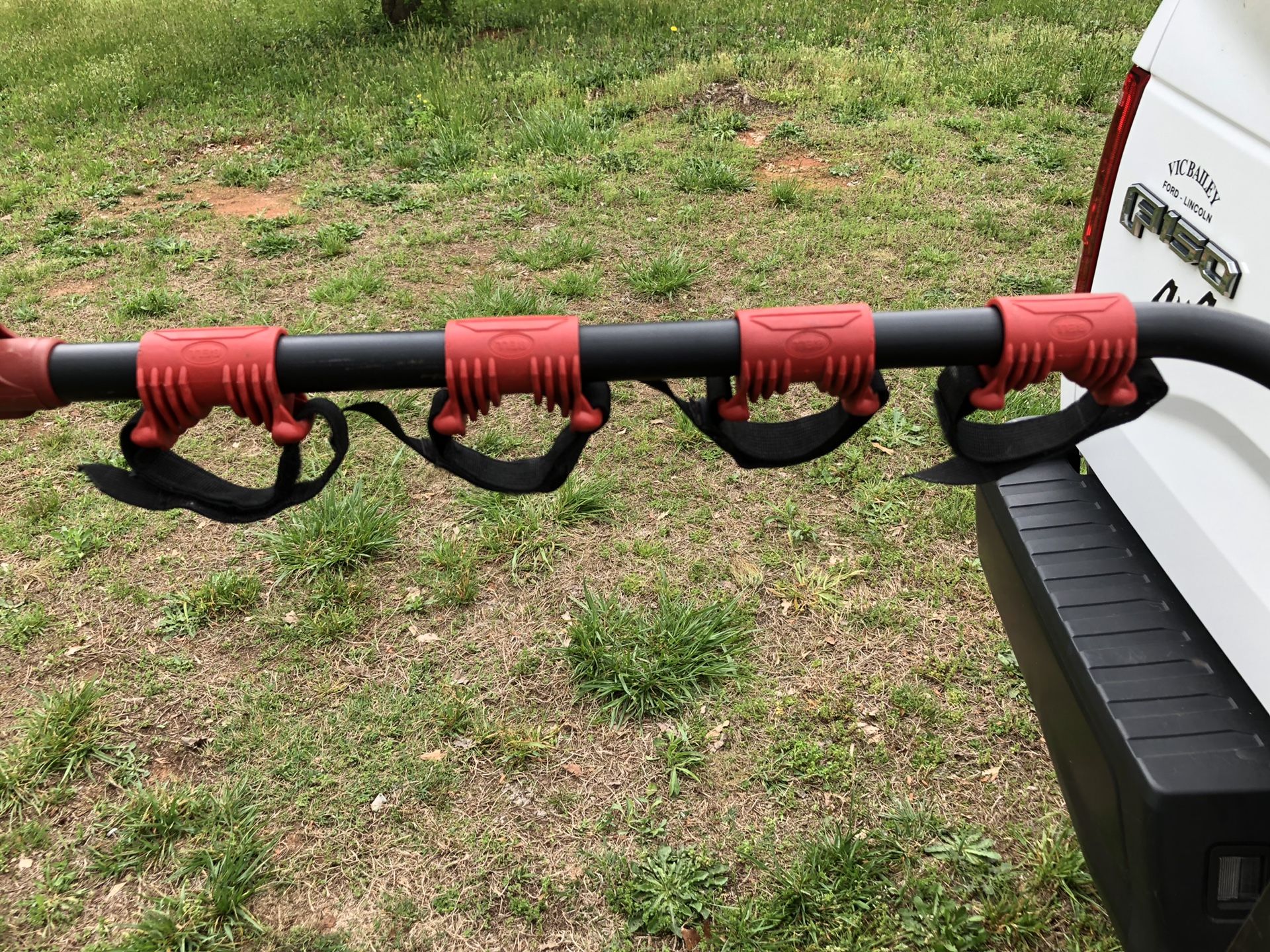 Bell hitch mount bike rack for up to 4 bikes for Sale in Simpsonville