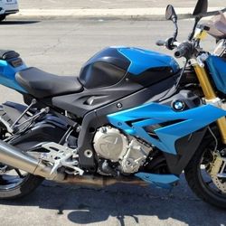 2017 BMW S1000R PREMIUM EDITION
- BLUE 16K MILES
