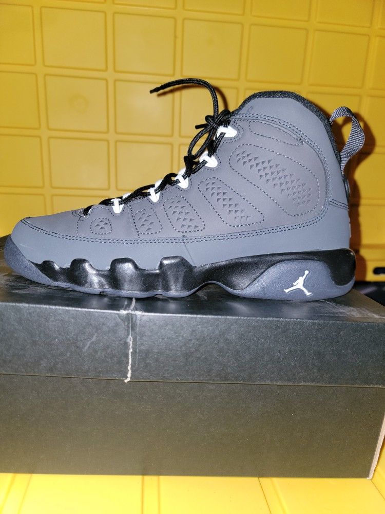 Air Jordan 9 Size 6.5 Youth 