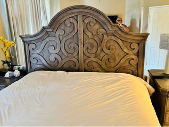 Four piece Bedrom Set - Excellent Condition