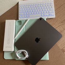 Apple iPad Air 5th Generation (M1 chip / 2022) 64GB with keyboard, pencil & Accessories 