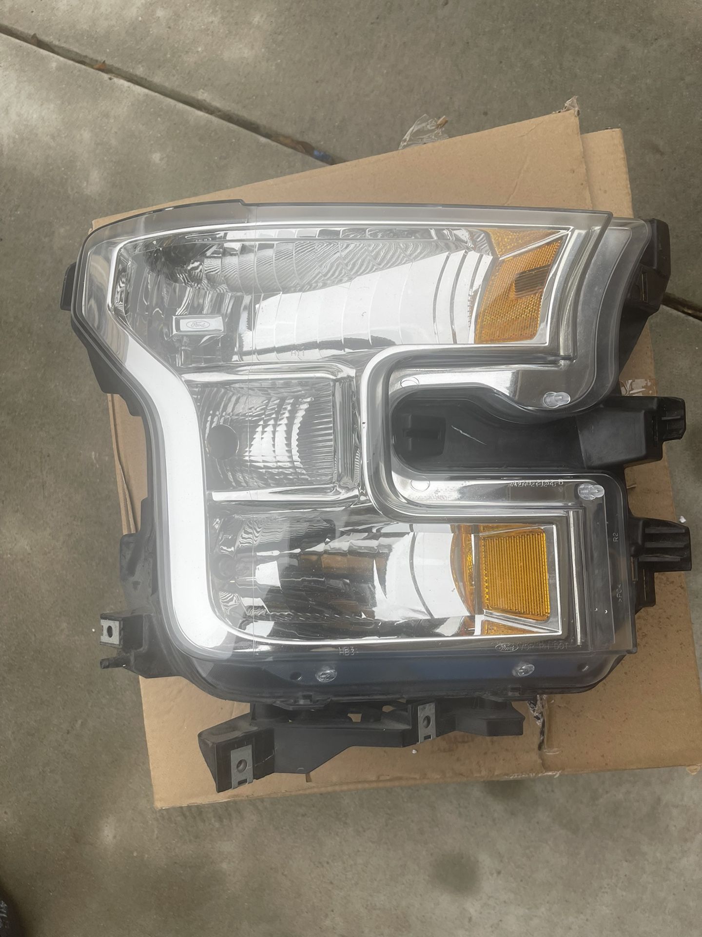 Ford F-150 OEM Lariat Pair Of Headlights $100 + 50 For Install