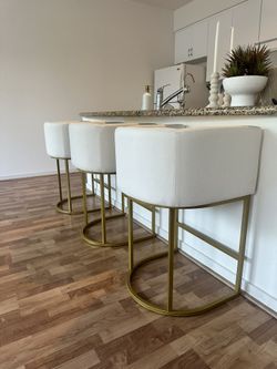 3 Beige/gold Classy Island Bar Stools *$300