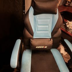 Desk / Gaming Chair 