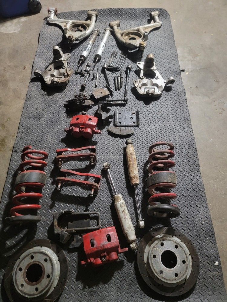 Tengo Todo El  Sedt Para Vajar Una Troca  Del 99 Al 2006 Chevy Silverado O GMC Sierra