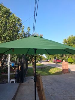 BEAUTIFUL  PATIO NEW PATIO UMBRELLAS