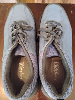 Easy Spirit Blue/Black Women's Shoes... Size 7.5