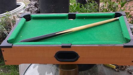 POOL TABLE