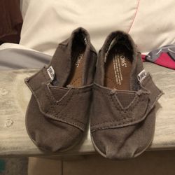 Toms baby shoes
