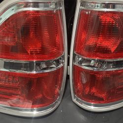 2014 Ford F150 OEM headlight / Twilight Assembly 