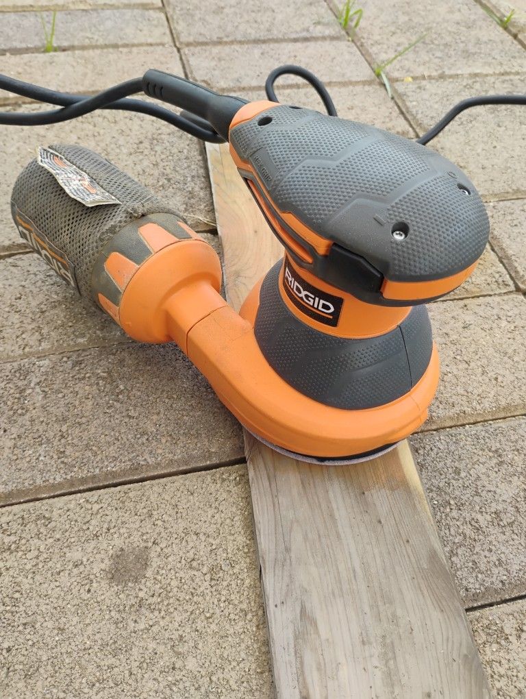 
RIDGID - 3 Amp Corded 5 in. Random Orbital Sander with AIRGUARD Technology
