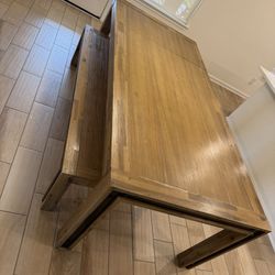 Dining Table With Bench. Mesa De Comedor Con Banca