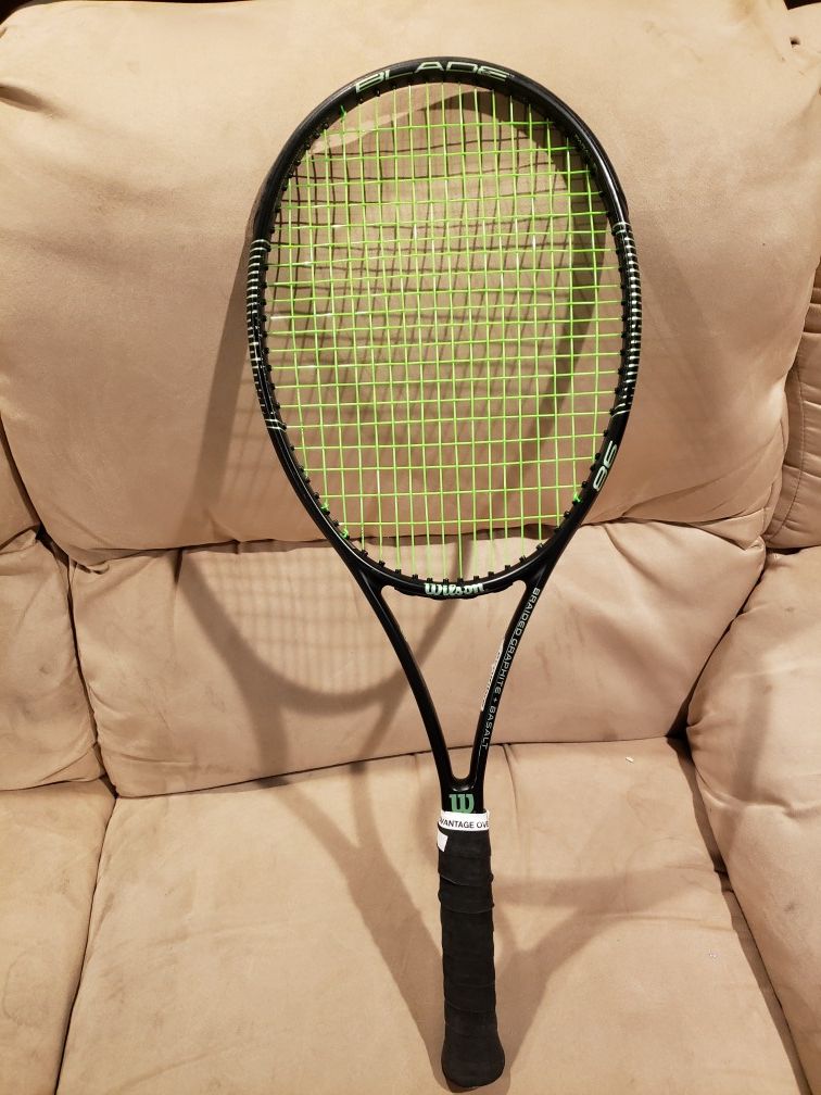 Wilson blade 98 tennis racket