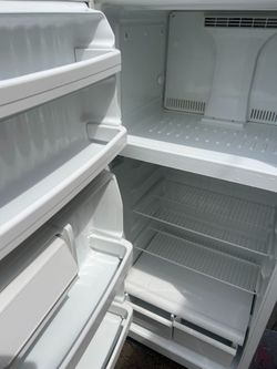 GE TOP FREEZER REFRIGERATOR