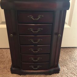 Jewelry box