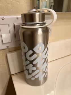 NWT Dunkin water bottle 32oz