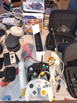 Nintendo Wii Console Bundle with Controllers and Games
