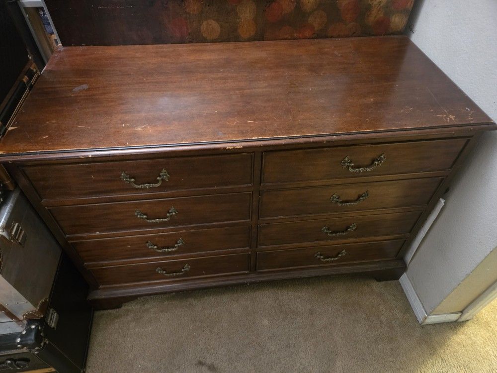 Vintage 8 Drawers Dresser 