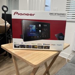 Pioneer Screen Radio