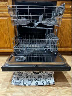 Whirlpool Dishwasher Model WDT730PAHZ0