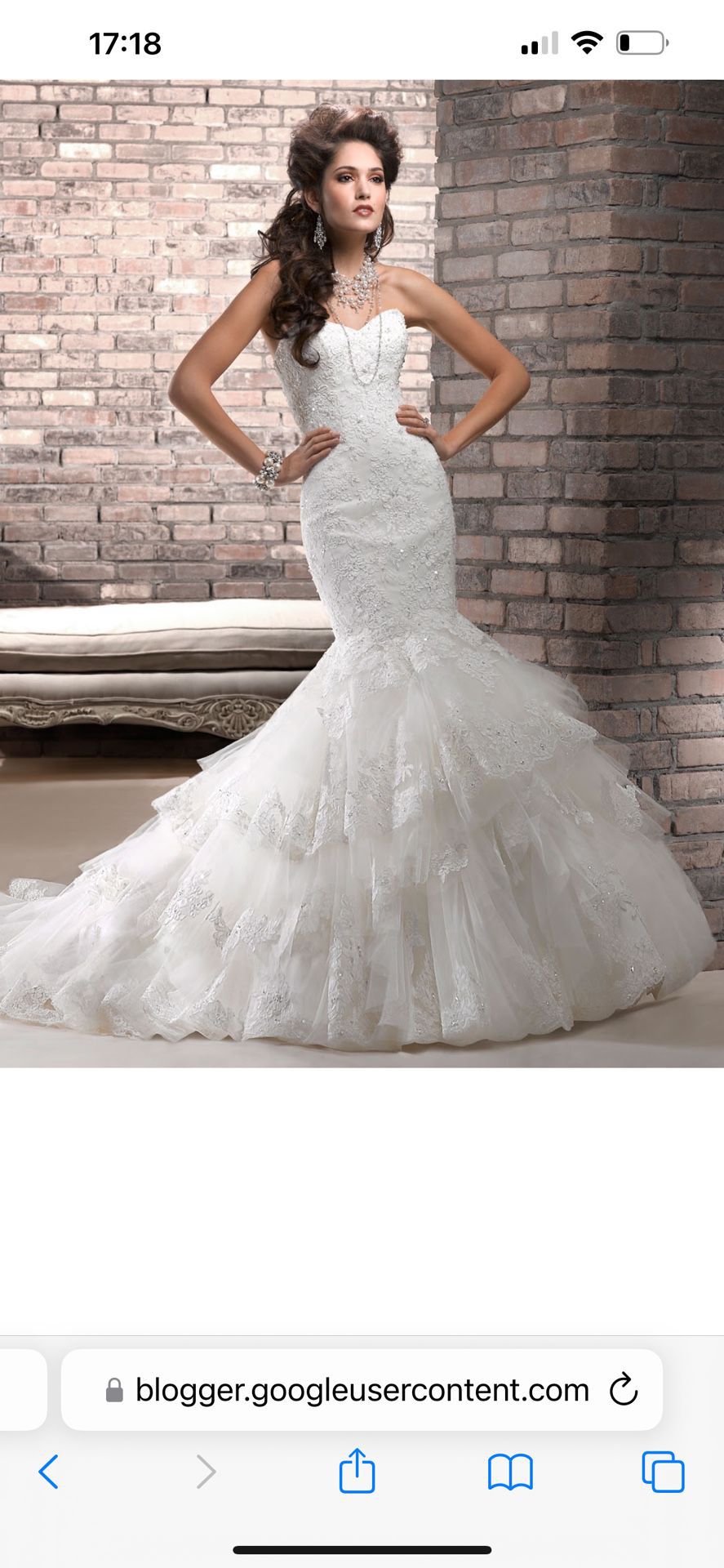Romantic Maggie Sottero Wedding Dress 👰 (size 6- Never Worn)