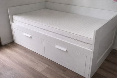 Ikea Brimnes Daybed with 2 Drawers + mattress