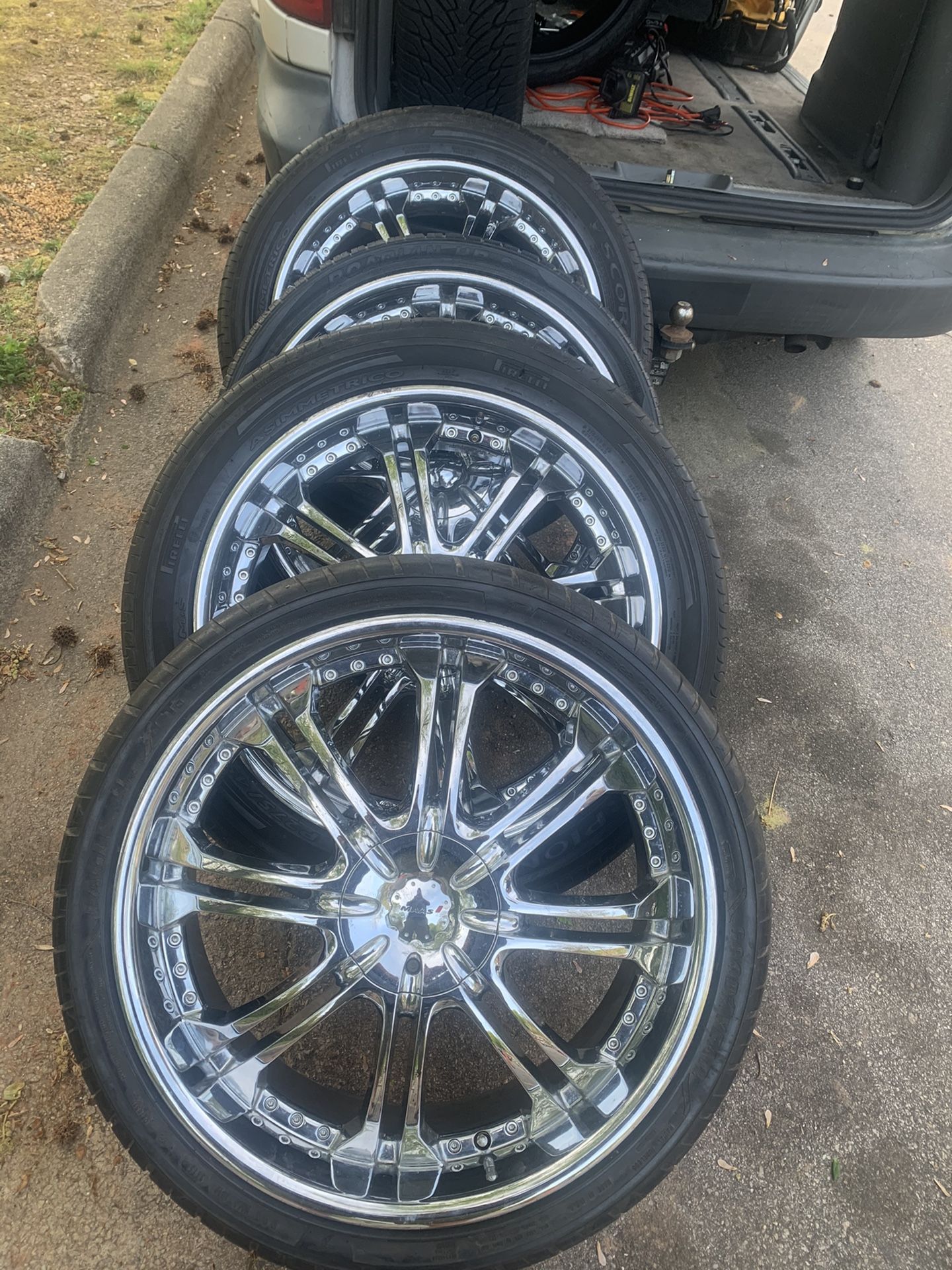 Rims Size 255/35/22 5 Lugs Universal