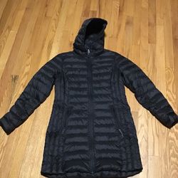 AVENTURE HOODED PUFFER JACKET WOMEN SIZE MEDIUM EXECELLET CONDITION 