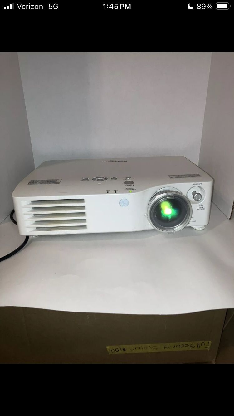 Panasonic PT-AX100U LCD 720P Projector Home Theater =PARTS OR REPAIR ONLY=