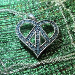 Sterling silver green Real diamonds necklace. 