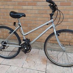 Schwinn Woodlands Commuter Hybrid Bike