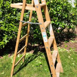KELLER 6' (foot) Wooden Step Ladder Model W-6