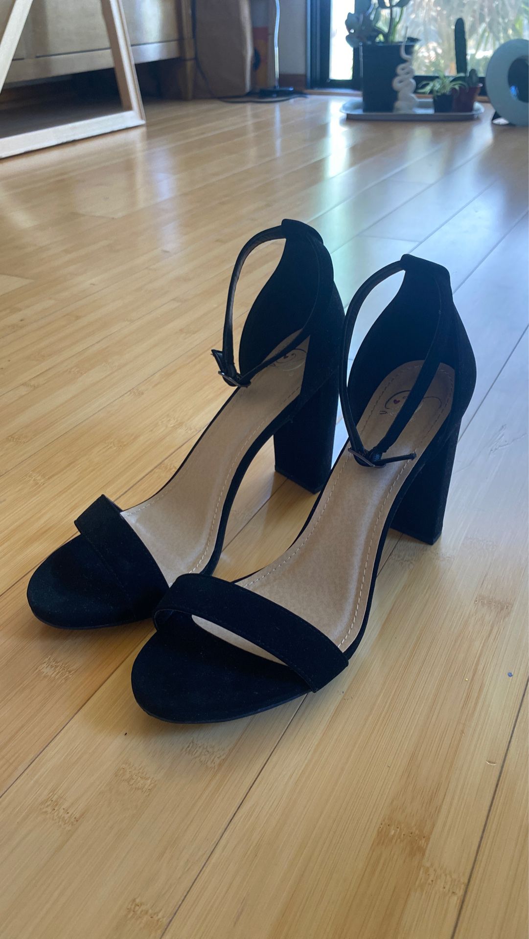 size 11 woman’s heels black suede