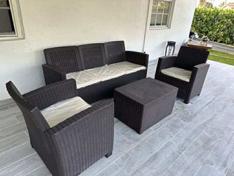 NUEVOS - juego de sillones para exteriores. - RESINA PLASTICA