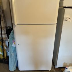 Frigidaire 18.2 Cu. Ft. Top-Mount Refrigerator 