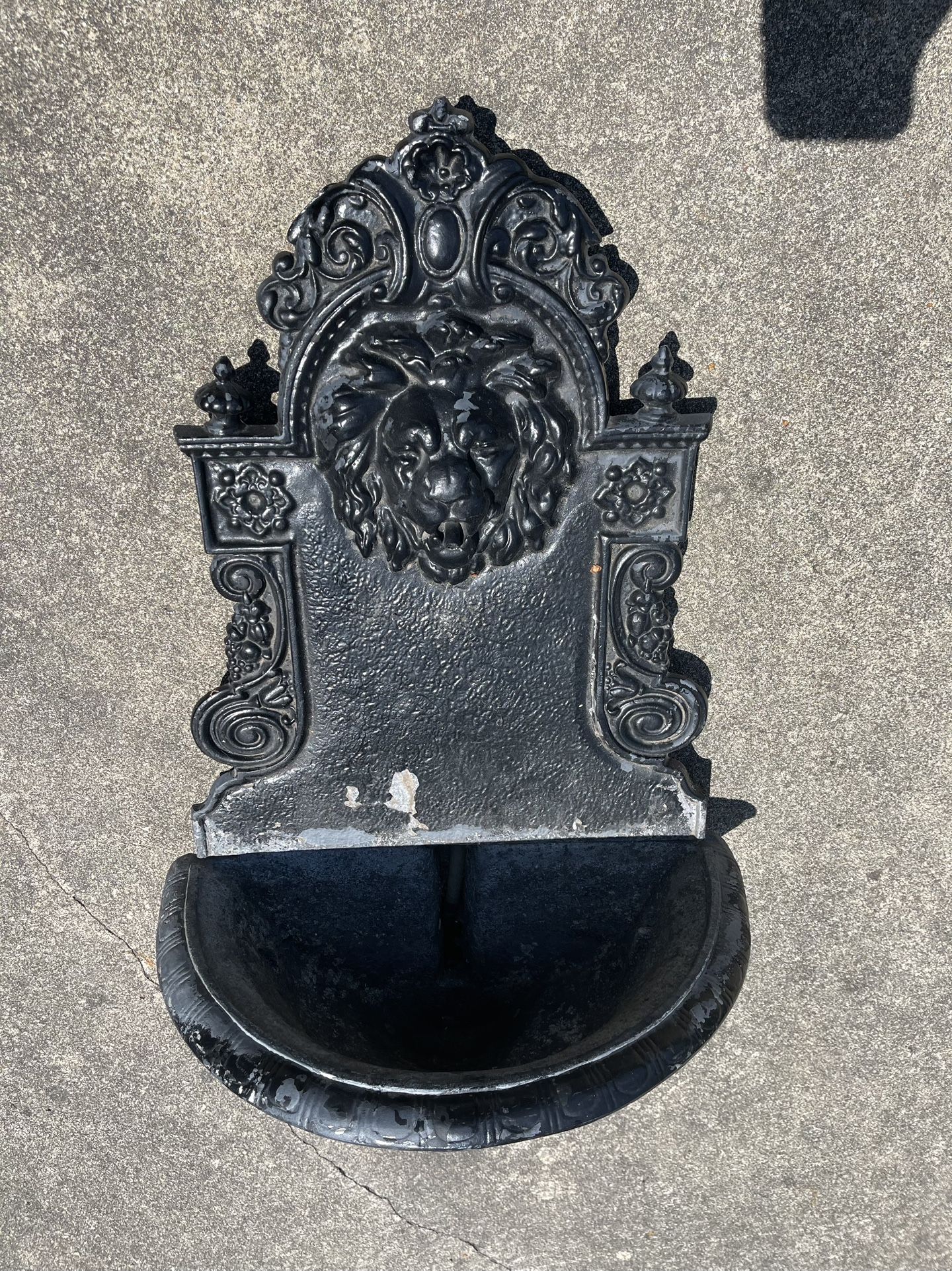 Antique French Style Lion Head Cast Iron Wall Fountain Garden Sink Lavabo