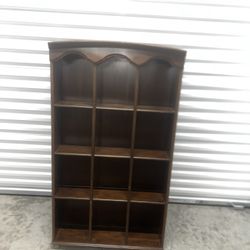 Ethan Allen Georgian Court Cherry 1 Pc. Bookcase Unit Top Only 11-9005 No Base. Used in good condition with some cosmetic blemishes. These blemishes a