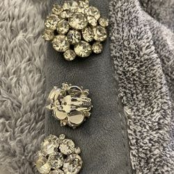 Set Of Earrings And Brooch - Pin