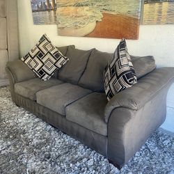 * Like New * Ashley Furniture 1pc Modular Couch ( Free Delivery )