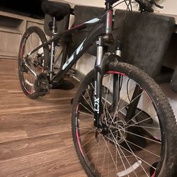 GT aggressor pro mountain bike